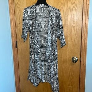 LulaRoe size small Monroe kimono Aztec western black and white‎ coverup